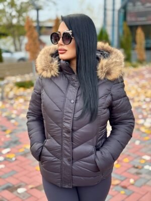 Alternative view of Geaca MNCLR blana ngr Scurt